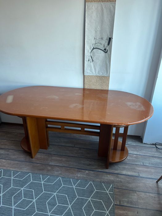 Дървена трапезна маса