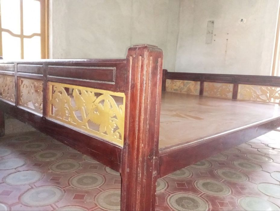 Krovat tapchan hovli uchun