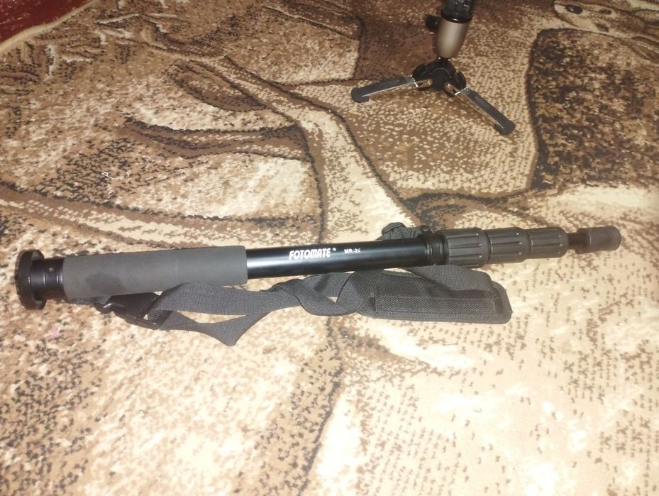 Монопат видеокамера