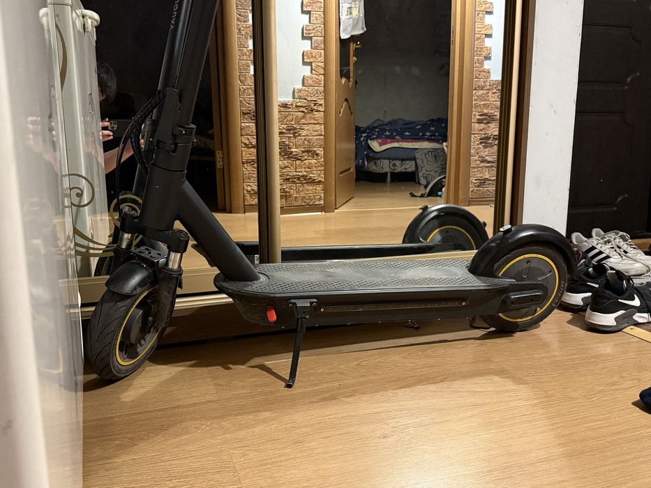 Электросамокат Kuquay G30