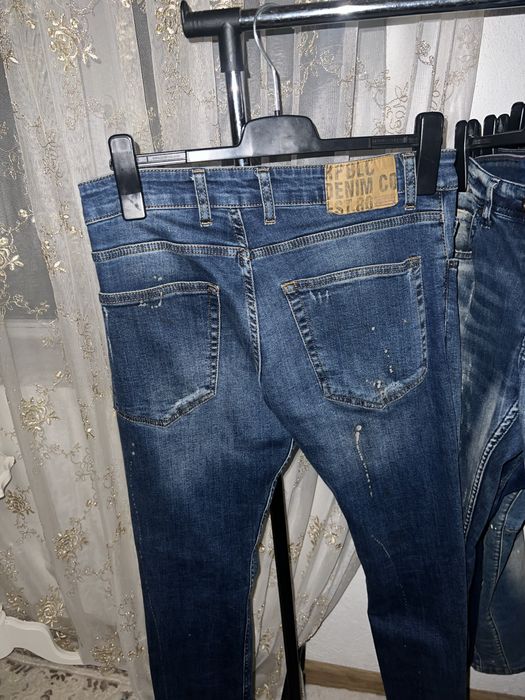 Blugi diferite firme sunt aproape noi