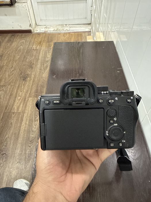 Sony a7 m4 sotiladi