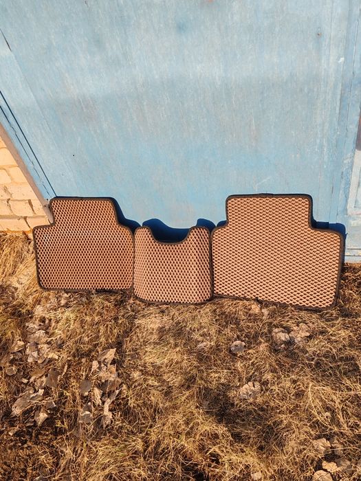 Коврики для машины.