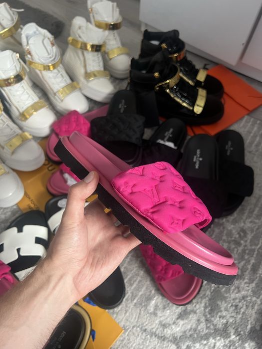 Papuci Loui Vuitton roz