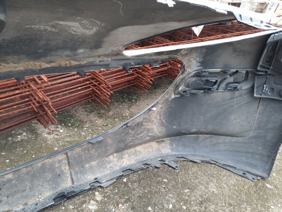 Продавам предна броня за Пежо 207