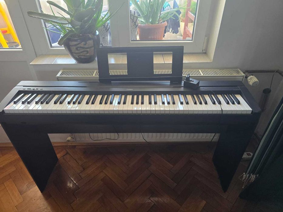 Pian digital portabil YAMAHA P-45