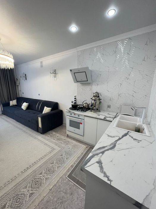 Продам стол со стульями.