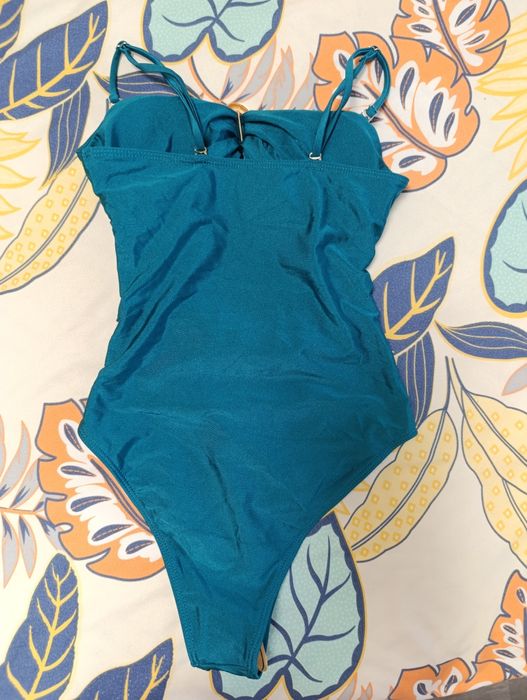 Бански костюм цял