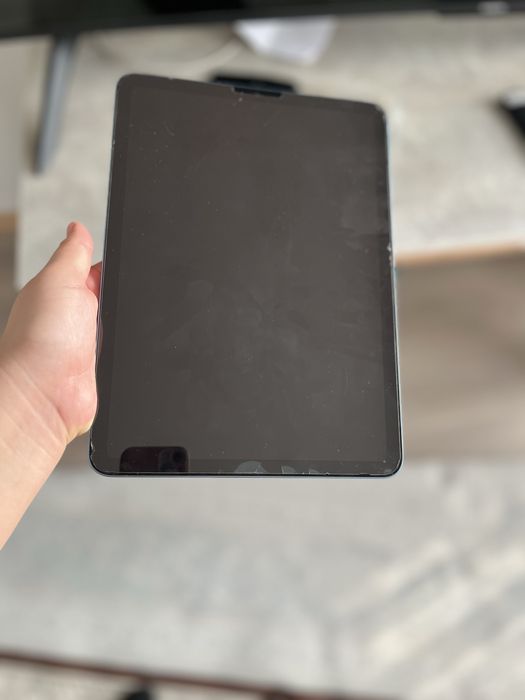 iPad Air 5 срочно продам, чехол в комплекте