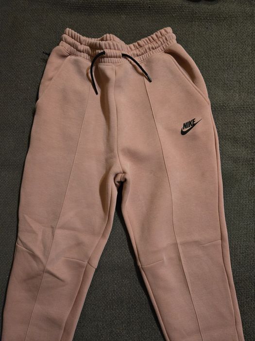 Nike Tech Fleece! Оригинален дамски анцуг!
