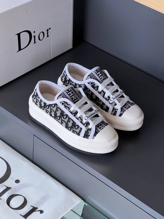 Tenesi Dior noi!