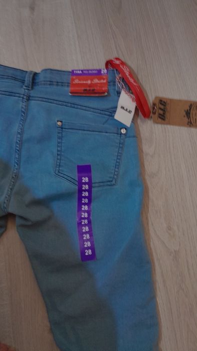 Джинсы фирменные "Denim Jeance and Casuals", суперстрейч, pазмер 28.