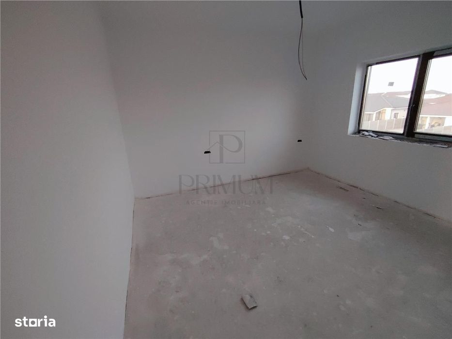 Duplex spatios - asfalt in lucru - toate utilitatile