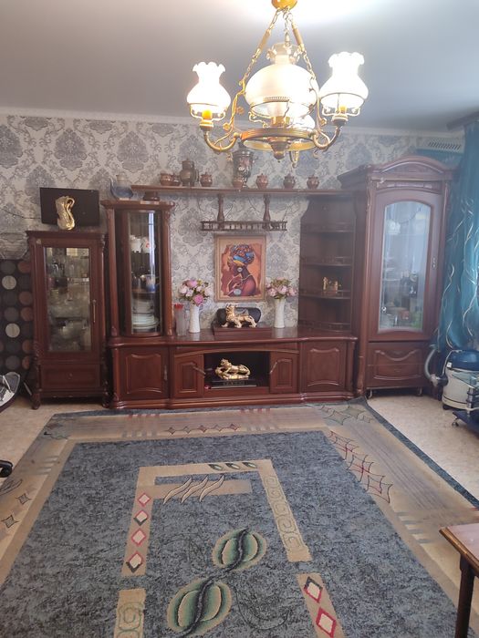 Продам горку срочно и сервант к для хрусталя