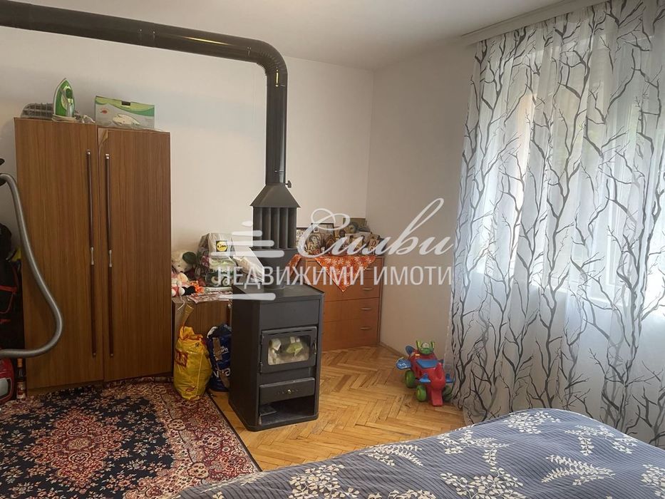 Етаж от ТУХЛЕНА къща на плоча - кв. Военно училище