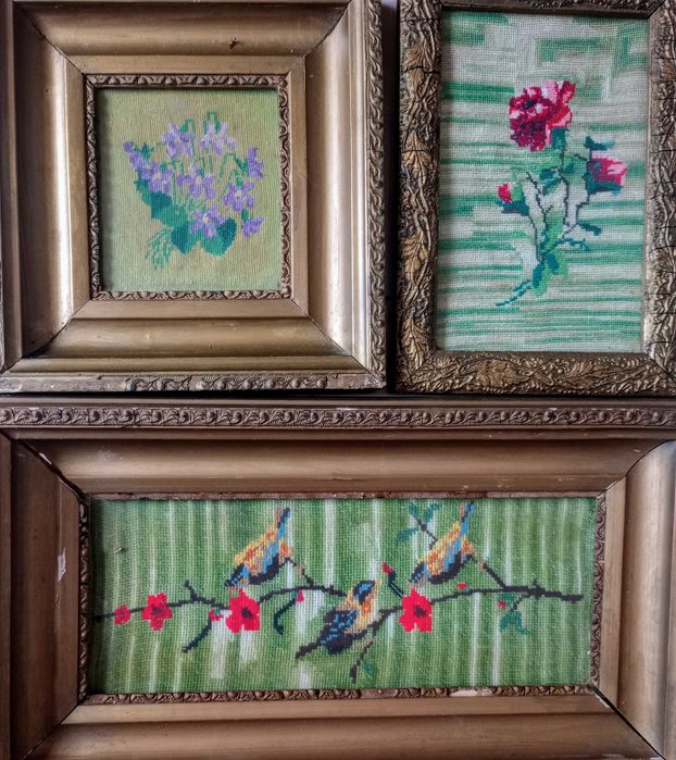 Tablouri, peisaje pe hârtie carton, unul mic pe panza, goblenuri