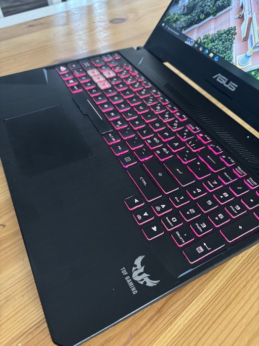 Laptop Gaming• Asus Tuf Fx505• 120Hz• tastatura RGB• Ryzen 5-3550H• GTX 1650• 16gb ram