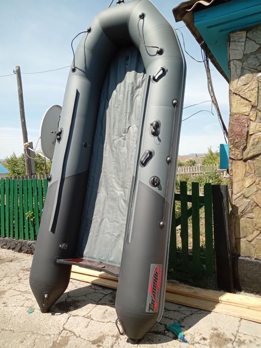 Продам лодку с двигателем