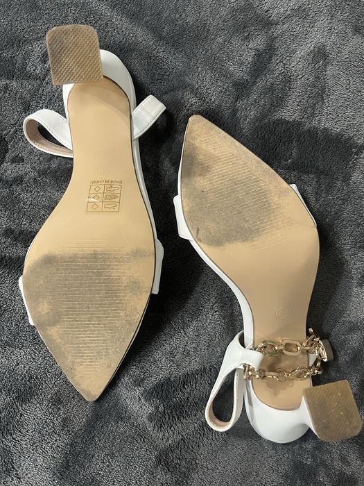 Sandale pentru evenimente albe cu accesoriu