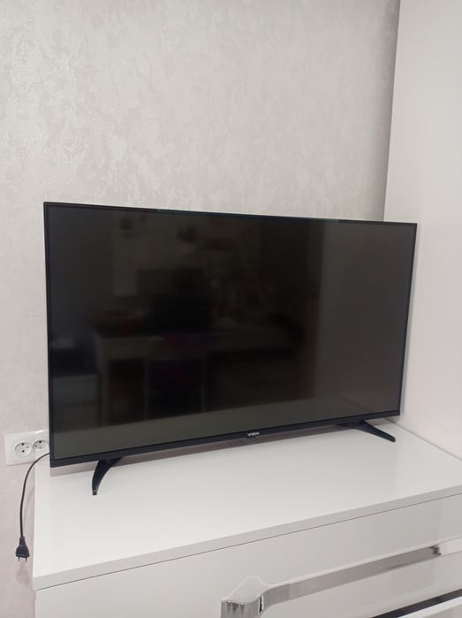 Телевизор Yasin 43 диагональ