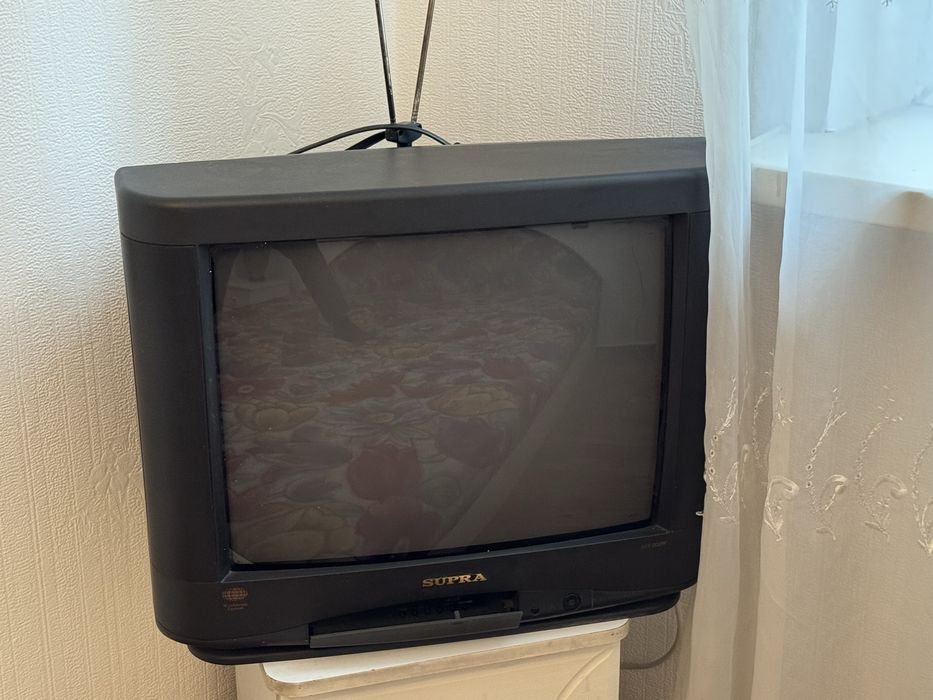 Отдам кровать и 2 телевизора