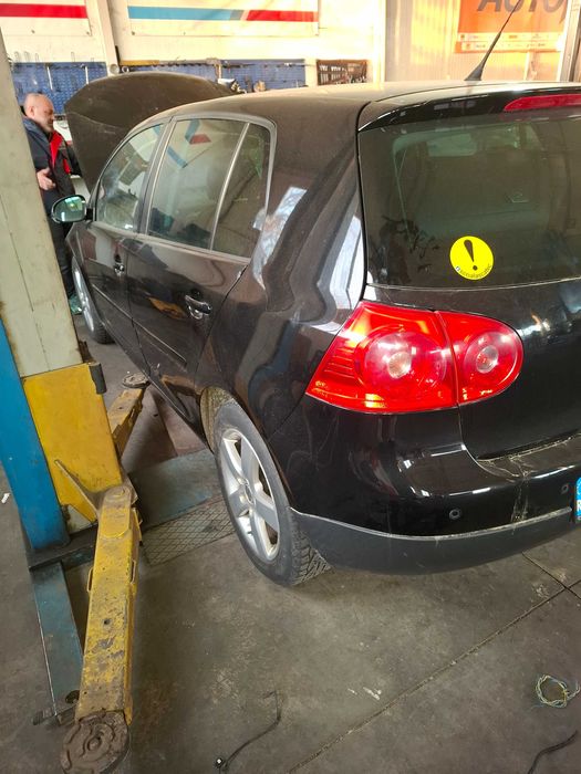 Vând golf 5 pt dezmembrare