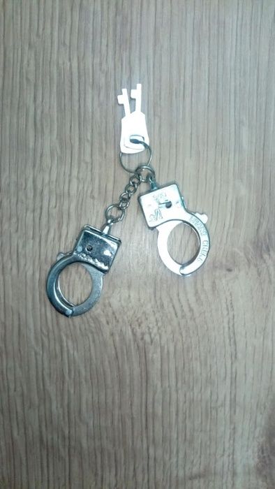 Ключодържател Белезници