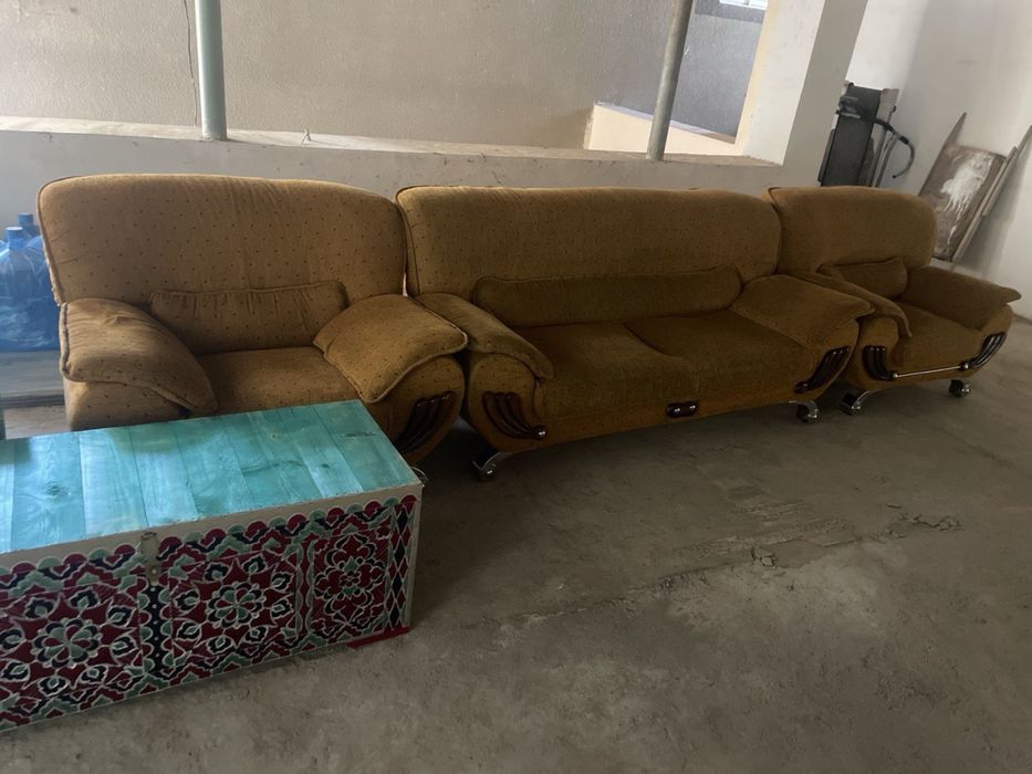 Мягкая мебель и сундук