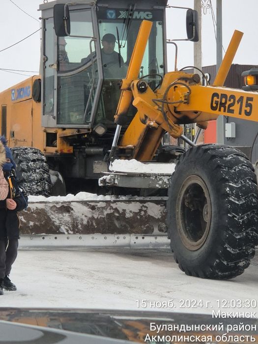 Продам автогрейдер 215