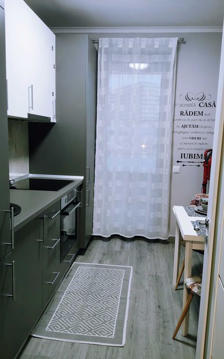 Închiriez apartament