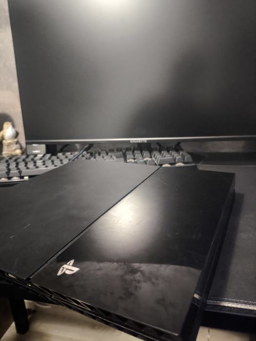 Vând PS 4 cu defect
