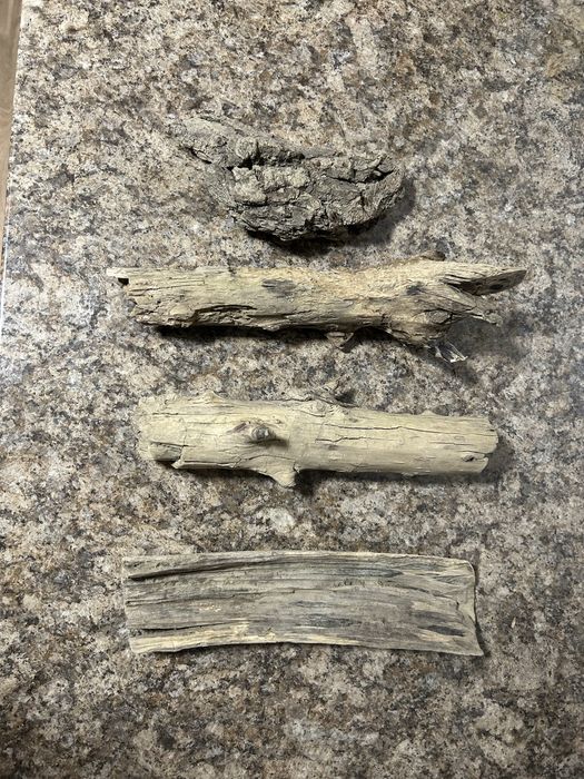 Diferite bucati de lemn decorativ pentru acvariu