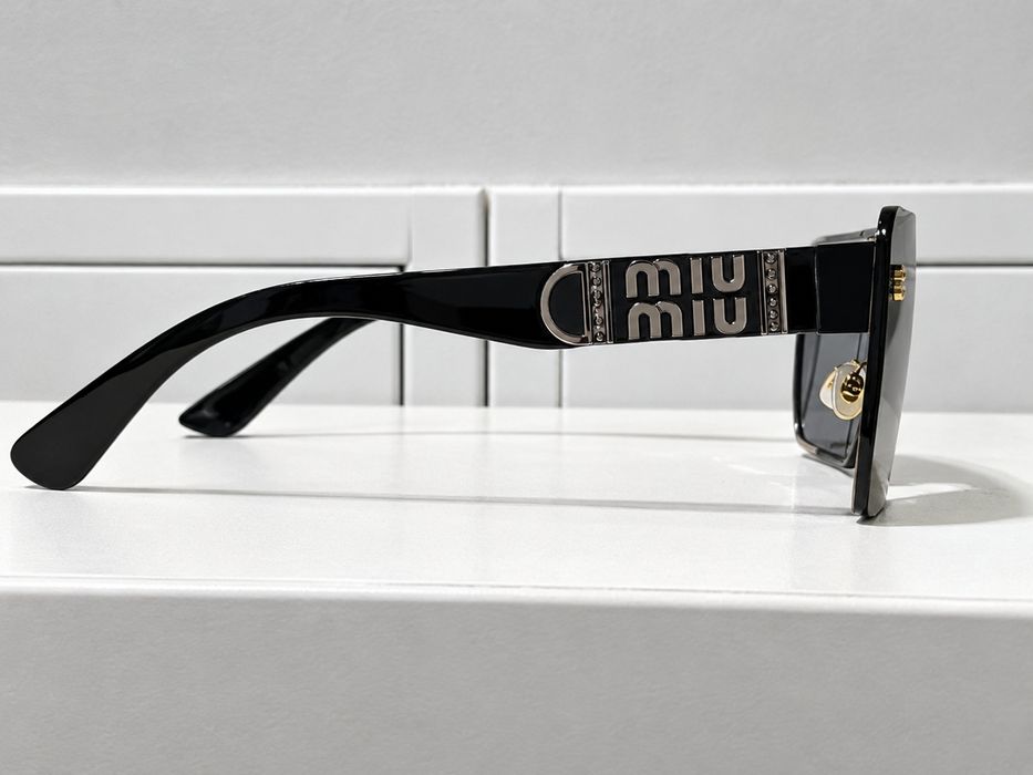 Ochelari de soare miu miu