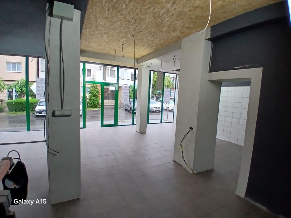 Inchiriez spațiu comercial 85 m2 Mioveni central trifazic gaz rampa aprovizionare intrare spate