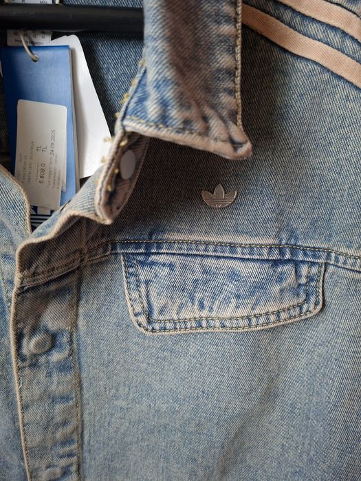 Дамско яке на Adidas и риза