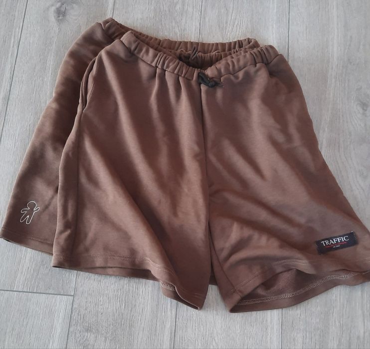 Предлагаются футболки.