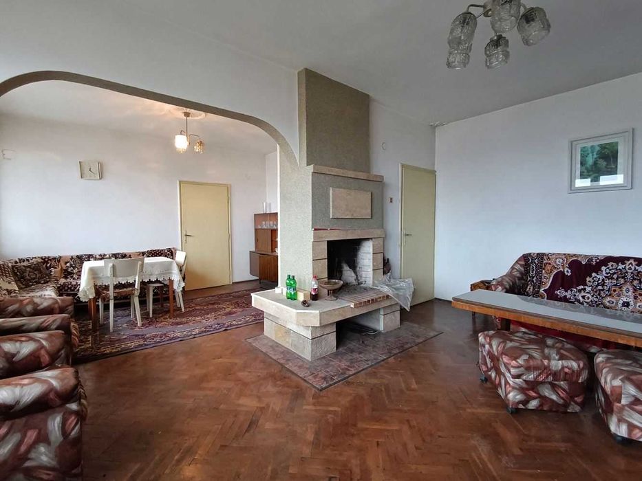 Четиристаен апартамент в кв. Акация