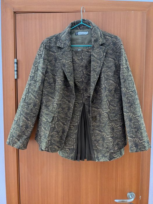 Продам женский костюм