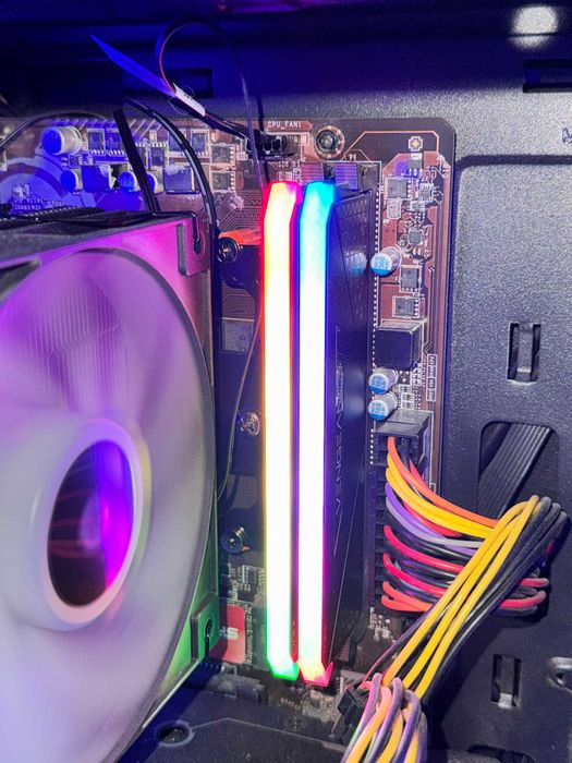 Memorie CORSAIR Vengeance RGB, 32GB (2x16GB) DDR4, 3200MHz CL16