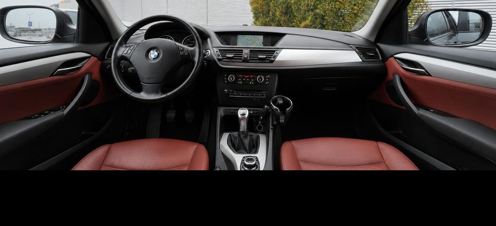 Vand BMW X1 2013 XDrive 2.0D 4x4 piele *LED* inmatriculata RO posibilitate rate / leasing / finantare urgent