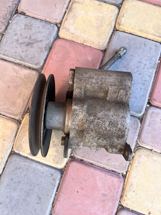 Продам насос ГУР и генератор BMW