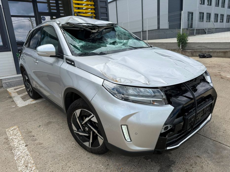 Dezmembrez Suzuky vitara 4 facelift argintie 2025 1.4 hybrid K14D 17.000 km volan stanga