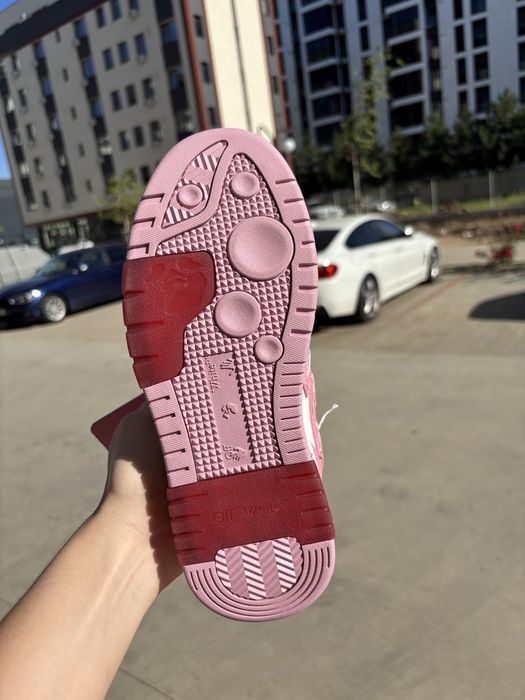 Off-White Out of Office pink