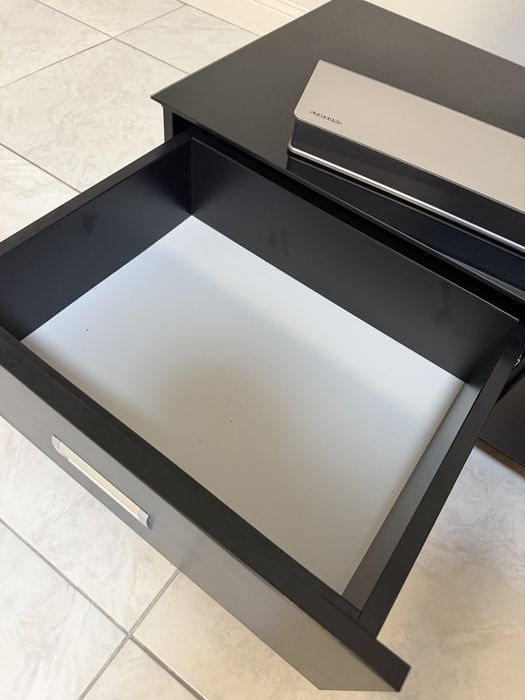 Тумба под телевизор с креплением