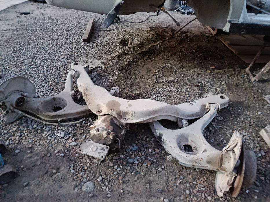 Mersedes benz zapchastlari va 15 diskalar sotiladi