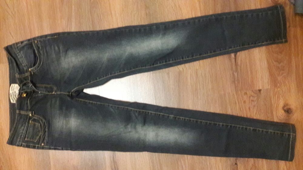 Продам джинсы новые