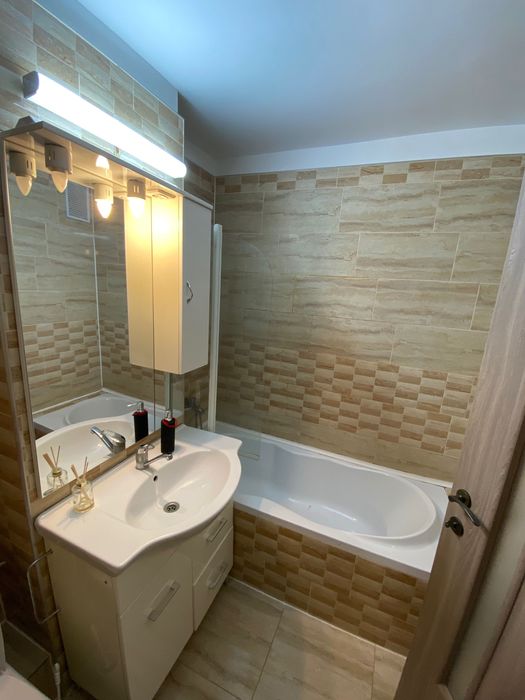 Apartament cu 3 camere de inchiriat