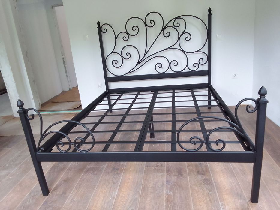 Спални и легла ковано желязо.
