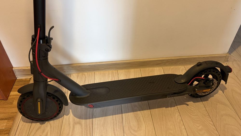 Vând trotineta Xiaomi