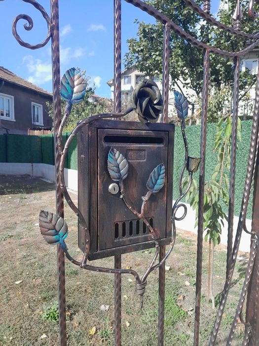 Изделия от ковано желязо парапети врати огради маси столове